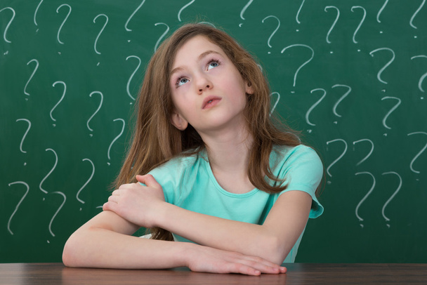Girl With Question Mark Drawn On The Chalkboard - 写真・画像