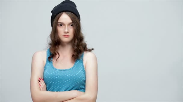 Chica hipster en la gorra
 - Imágenes, Vídeo