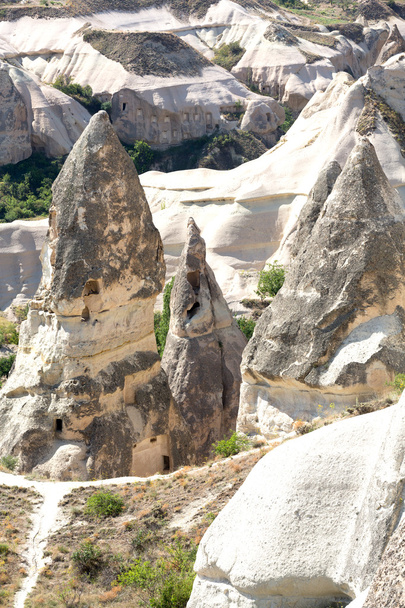 Valle del amor en el parque nacional Goreme. Capadocia, Turquía
 - Foto, Imagen