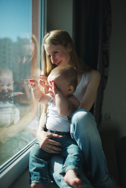 young mother with baby - Zdjęcie, obraz