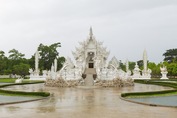 ワット ロン クンと呼ばれる白い神殿 - 写真・画像