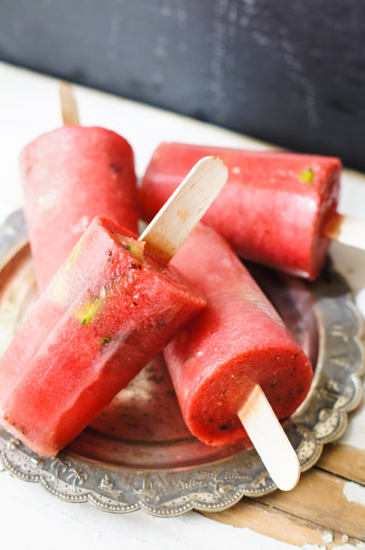 Sommer-Dessert mit Wassermelone - Foto, Bild