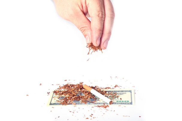 A nicotina do tabaco é dinheiro pelo cano abaixo.
 - Foto, Imagem