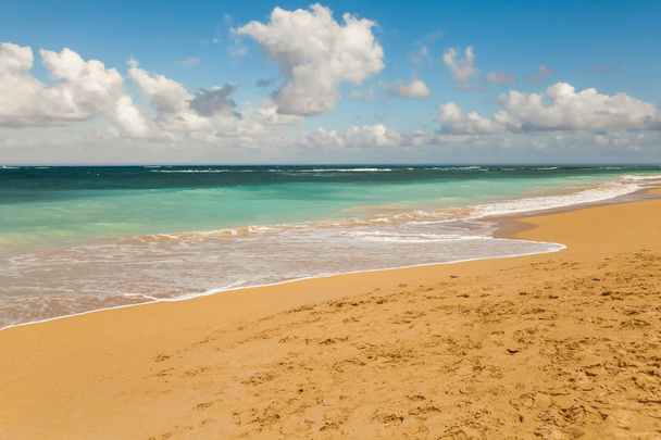 Красивий пляж і тропічне море
 - Фото, зображення