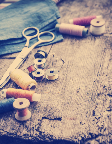 Scissors and bobbins with threads - Photo, image