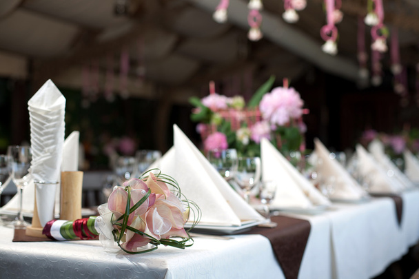 Bouquet sul tavolo - Foto, immagini