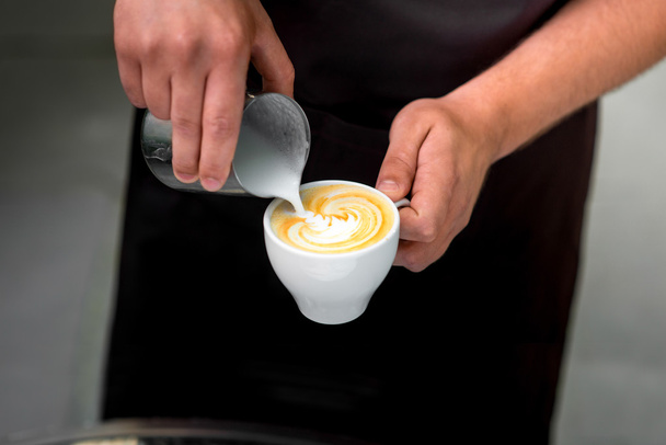 Provedení cappuccino s tvarem umění - Fotografie, Obrázek