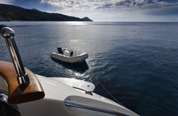 Италия, Тоскана, остров Эльба, вид на побережье с роскошной яхты
 - Фото, изображение
