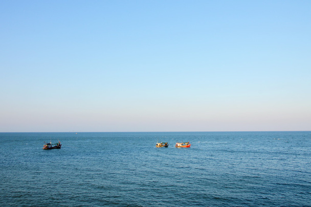 denizde yüzen Balıkçılık Tekne - Fotoğraf, Görsel
