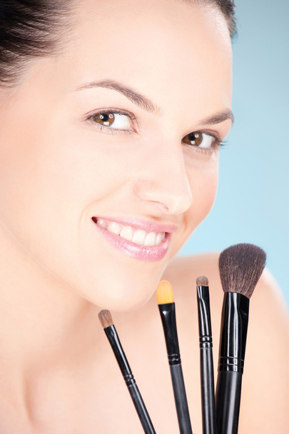Woman holding set of make up brushes - Foto, Imagem