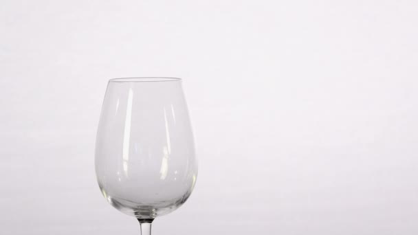 Pink wine flowing into glass - Πλάνα, βίντεο