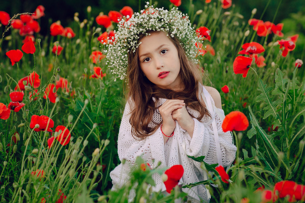 beautiful little girl posing in a skirt  wreath of poppies - Фото, зображення