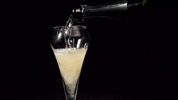 Şampanya cam içine akan - Video, Çekim