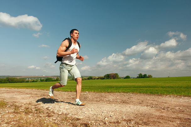 Běžící muž sprintovat kříž - Fotografie, Obrázek