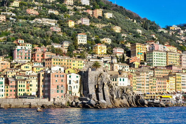 Casas de colores de Camogli vistas desde el mar
 - Foto, Imagen