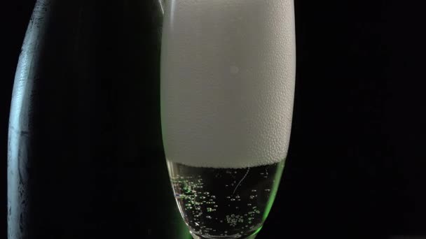 Áramlik üveg pezsgő - Felvétel, videó