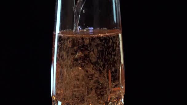 Roze Champagne stroomt in - Video