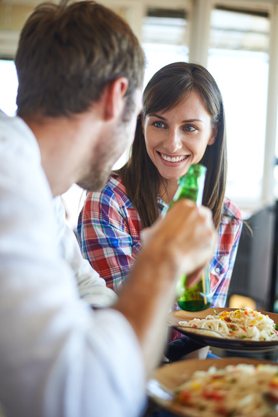 Couple eating spaghetti and cheers with beer - Foto, Bild