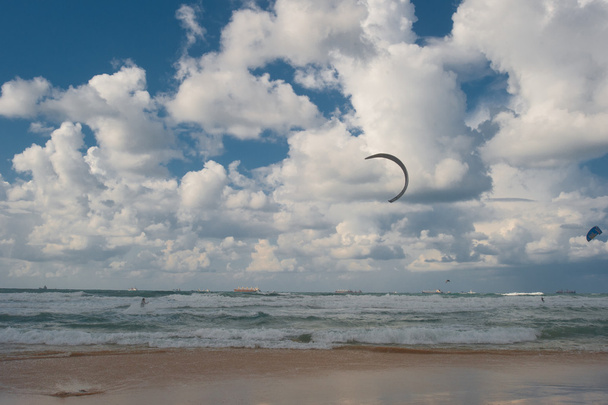 Кайт-серфер на морі
 - Фото, зображення