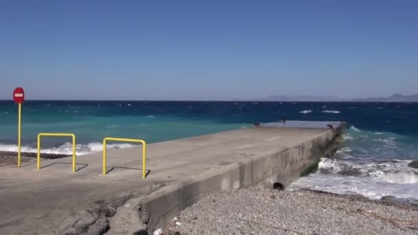 Paisaje marino con muelle en Grecia, Rodas
 - Metraje, vídeo