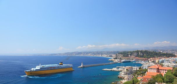 Summer view of the city of Nice and the harbor with crusie ship. - 写真・画像