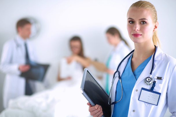 Woman doctor standing with folder at hospital  - Fotoğraf, Görsel