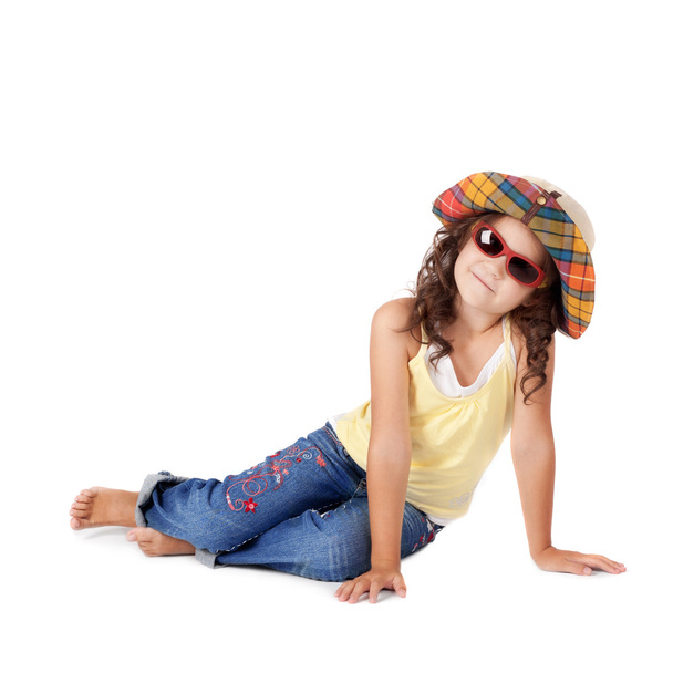 Little girl in hat and sunglasses - Fotoğraf, Görsel