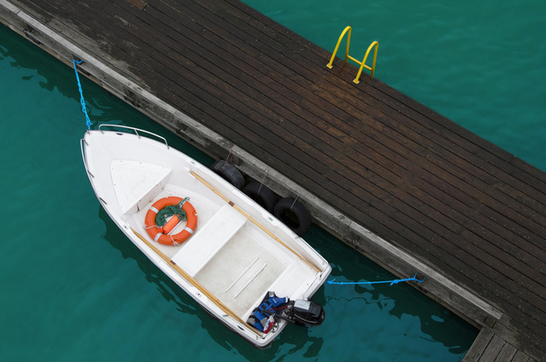 Lifebuoy, ajuda de emergência. Descanso seguro na água
 - Foto, Imagem