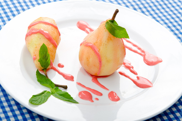 Dessert with pear in sauce - Fotoğraf, Görsel
