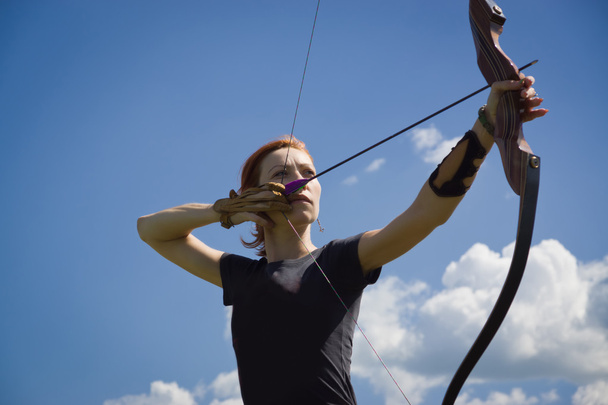 Boogschieten vrouw bochten boog archer doel smalle - Foto, afbeelding