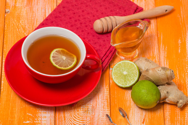 Φλιτζάνι τσάι με τζίντζερ, μέλι και λεμόνι - Φωτογραφία, εικόνα