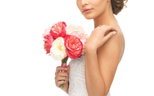 woman with bouquet of flowers - Foto, Imagen