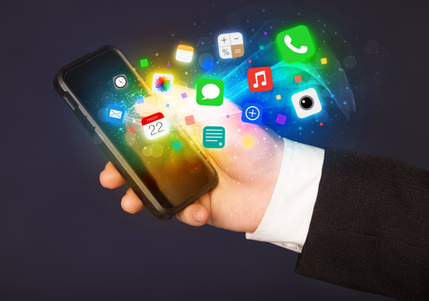 Ruční držení smartphone s barevnými ikonami aplikace - Fotografie, Obrázek