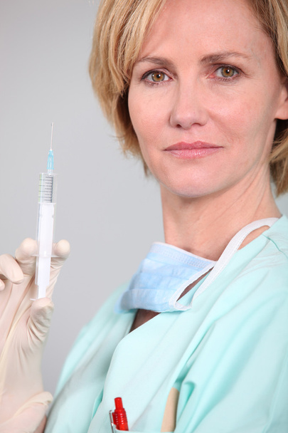 Nurse preparing an injection - Valokuva, kuva