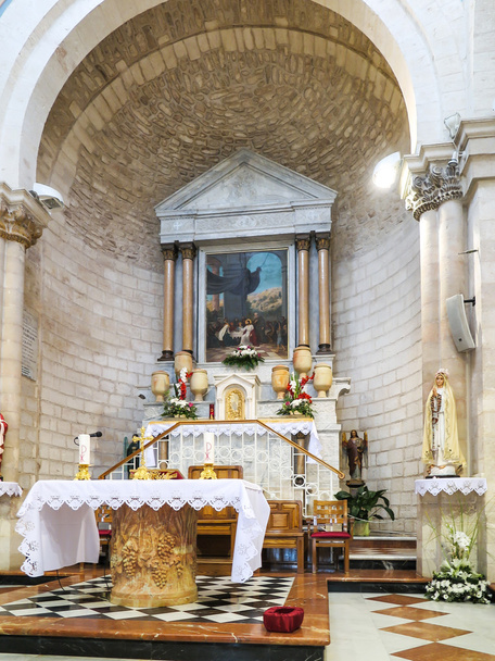 altar en la iglesia del primer milagro, Kefar Caná
 - Foto, imagen