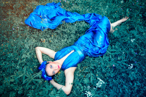 girl in blue dress - Fotoğraf, Görsel