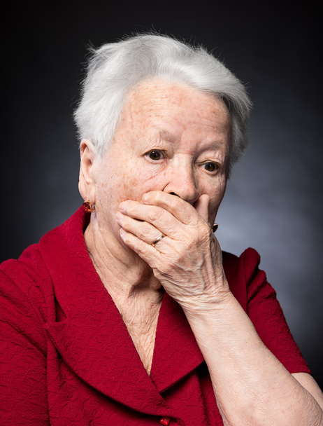 Портрет задумчивой старой женщины
 - Фото, изображение