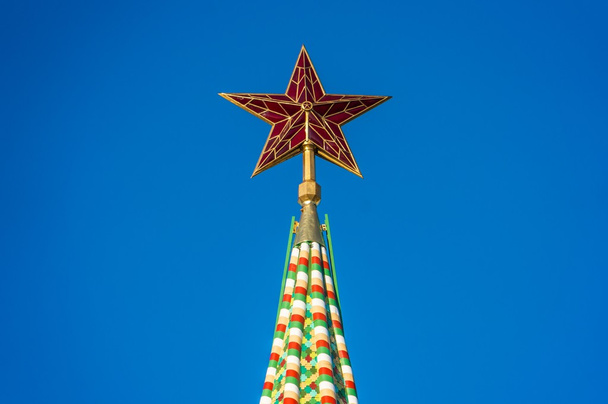Kızıl Meydan Moskova'da Kremlin kule tepesinde Kızıl Yıldız - Fotoğraf, Görsel