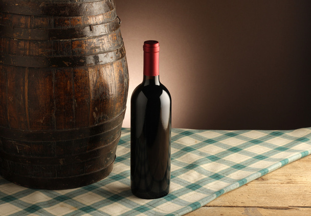 Red wine bottle - Fotoğraf, Görsel