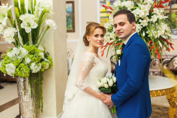 Bride and groom in luxury interior - Foto, Imagem