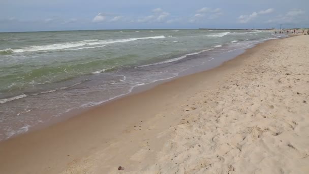 Baltské moře vlny Ventspils Lotyšsko video - Záběry, video