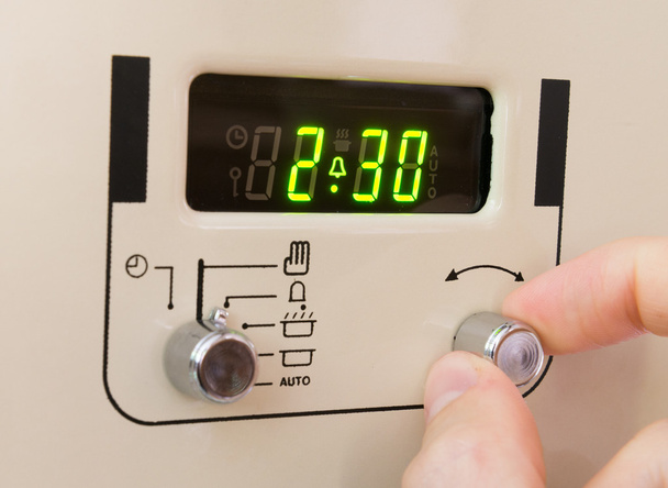 Ajustar um temporizador de fogão para 2 horas e 30 minutos
 - Foto, Imagem