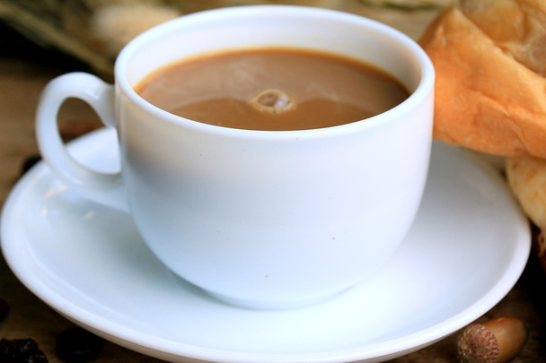 Leckeres Kokosbrot und heißer Kaffee - Foto, Bild