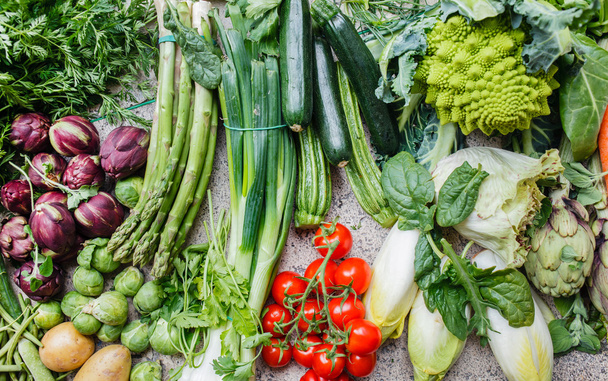 Various fresh ripe vegetables - Foto, afbeelding