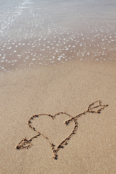 Cupid's arrow to the heart in the sand. - Zdjęcie, obraz