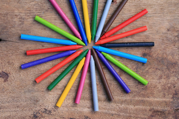  Crayons de cire sur bois vintage
 - Photo, image