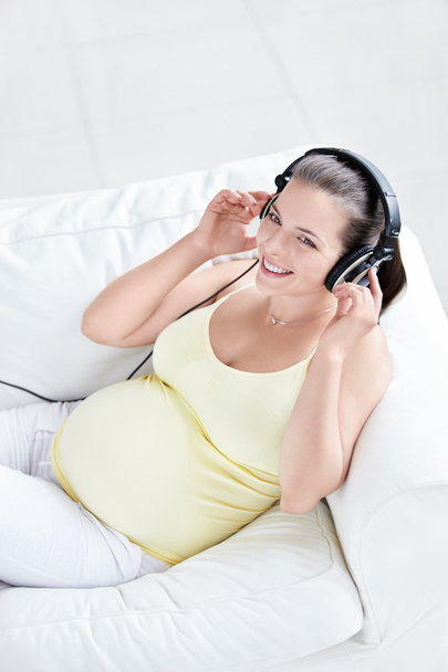 Pregnant woman with headphones - Fotografie, Obrázek