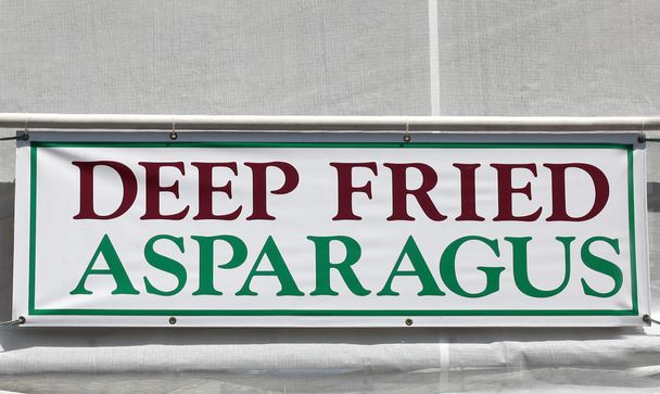 Deep Fried asperges teken op het Festival - Foto, afbeelding