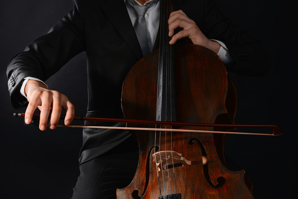 Man playing on cello - Foto, Bild
