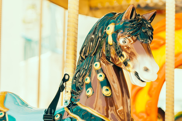 Carrusel caballo en el parque - Foto, imagen